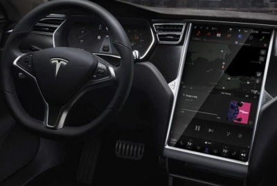 Tesla разочаровала пользователей браузером, встроенным в автомобильный бортовой компьютер.