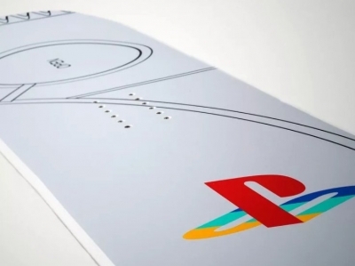 Фанаты приставки Sony PlayStation теперь могут приобрести сноуборд, оформленный в теме любимого бренда