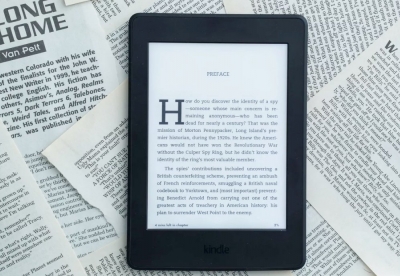 Amazon распродает Kindle на 30 долларов дешевле в честь 10-летнего юбилея
