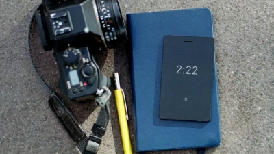 Новый Light Phone 2 получил возможность отправки сообщений и ряд других полезных функций, собранных в ультра-минималистичном дизайне
