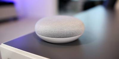Google Home теперь умеет передавать музыку на другие колонки с Bluetooth (+видео)