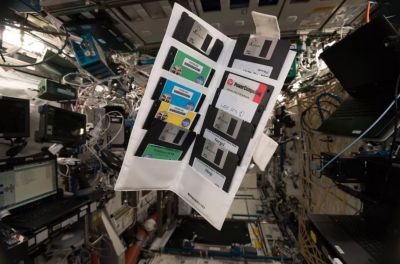 На Международной космической станции нашли целую кучу старых компьютерных гибких дисков