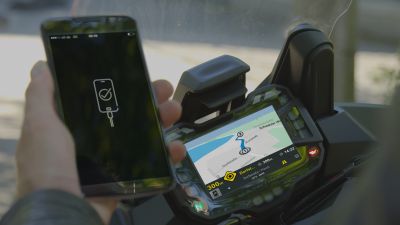 34% мотоциклистов используют смартфоны прямо во время движения