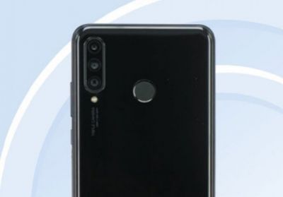Появились новые фотографии Huawei P30 lite с тройной камерой на задней панели