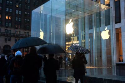 Магазин Apple на Пятой авеню в Нью-Йорке захватили постельные клопы