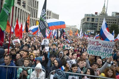 Роскомнадзор потребовал от Google прекратить на YouTube рекламу "нелегальных" акций протеста в Москве