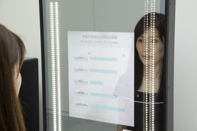 "Зеркало Белоснежки" от Panasonic начнет давать советы посетителям японского концепт-стора KOSÉ