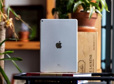 При покупке MacBook Air или iPad Air 6 компания Apple подарит студентам новенькие AirPods