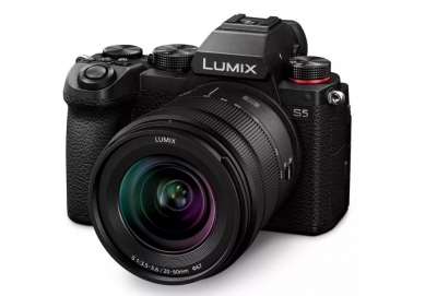 Panasonic представил Lumix S5 - компактную полнокадровую беззеркальную камеру