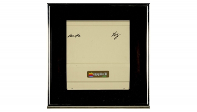Верхняя панель компьютера Apple II с автографами Джобса и Возняка будет выставлена на аукцион