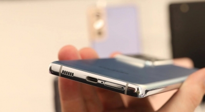 Недостаток дизайна конструкции серии Galaxy S21 оставляет шанс для поломки смартфона