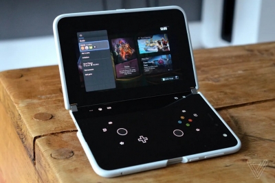 Microsoft превратила свой смартфон Surface Duo с раскладным экраном в портативный Xbox