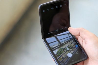 Samsung запатентовал очень некрасивый Galaxy Z Flip с камерой на вращающемся шарнире
