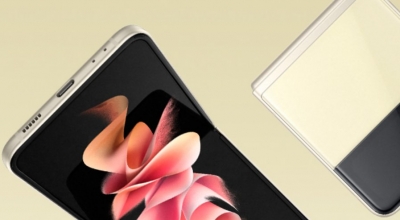 Можно ли снять защитную пленку с экрана Samsung Galaxy Z Flip 3?