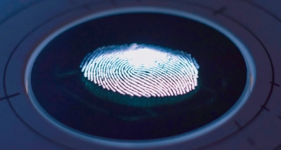 Американским полицейским разрешили заставлять подозреваемого разблокировать телефон отпечатком пальца